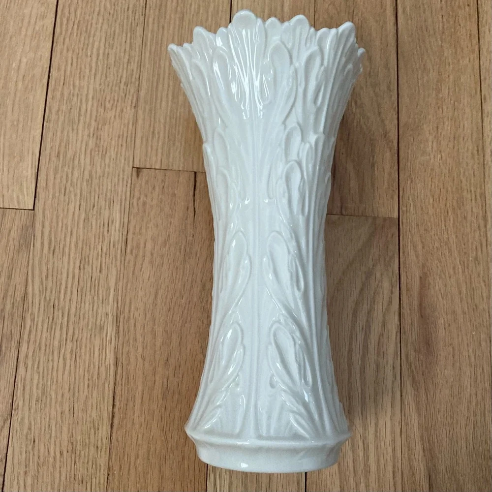 Vintage 80s Lenox Classic Off White Porcelain Woodland Leaf Pattern Vase/Pitcher